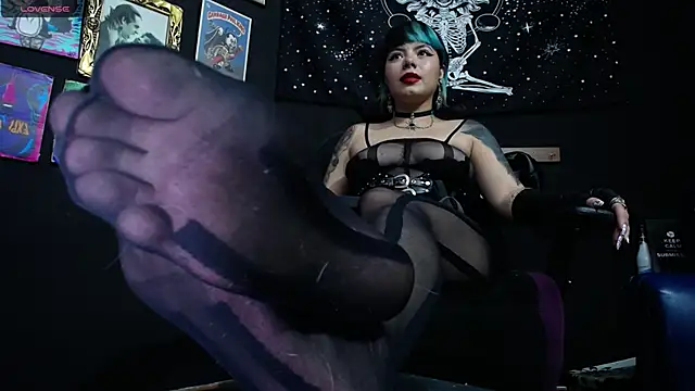 Snapshot of Yourmadame_P chatting on March 20, 11:34 pm Yourmadame P online show from March 20, 11:34 pm