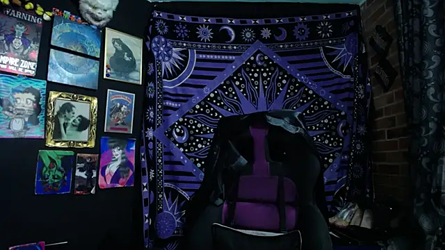 Snapshot of Yourmadame_P chatting on September 24, 10:57 pm Yourmadame P online show from September 24, 10:57 pm