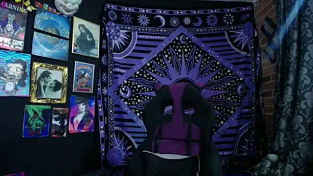 Snapshot of Yourmadame_P chatting on October 23, 12:10 am Yourmadame P online show from October 23, 12:10 am