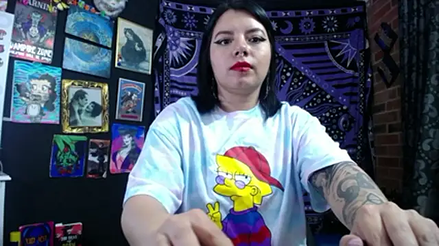 Snapshot of Yourmadame_P chatting on November 13, 12:20 am Yourmadame P online show from November 13, 12:20 am