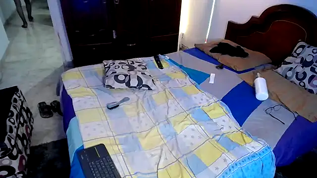 Snapshot of ivonne__hott1 chatting on February 2, 1:12 am ivonne hott1 online show from February 2, 1:12 am