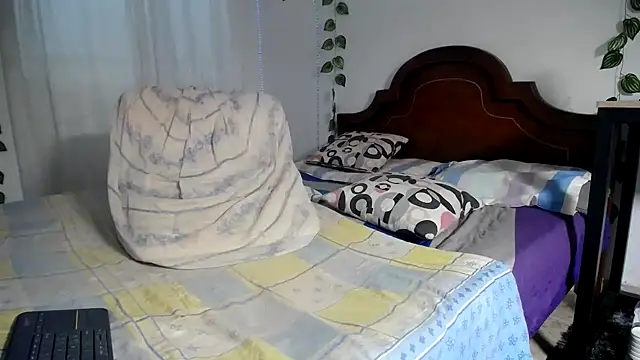 Snapshot of ivonne__hott1 chatting on September 9, 4:06 pm ivonne hott1 online show from September 9, 4:06 pm