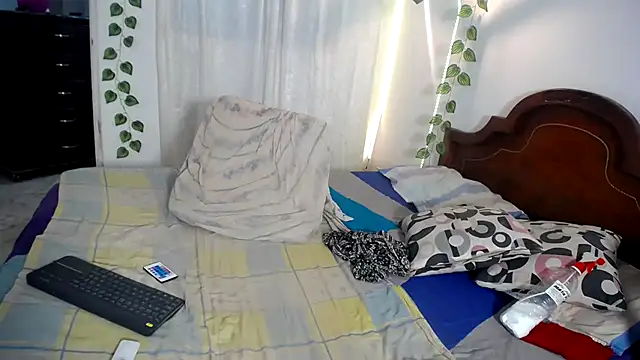 Snapshot of ivonne__hott1 chatting on October 17, 5:59 pm ivonne hott1 online show from October 17, 5:59 pm