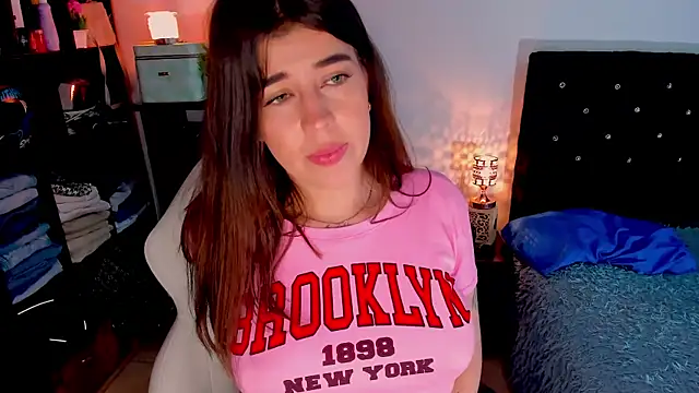 zoe kittylove online show from March 6, 8:30 am