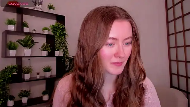 Snapshot of KateCuddle chatting on December 15, 3:33 am KateCuddle online show from December 15, 3:33 am