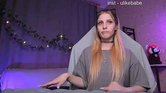 Anna Fink online show from March 21, 8:50 pm