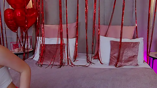 Snapshot of Betty_Bridge chatting on February 11, 6:08 am Betty Bridge online show from February 11, 6:08 am