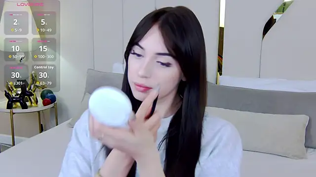 Snapshot of Betty_Bridge chatting on November 25, 5:40 am Betty Bridge online show from November 25, 5:40 am