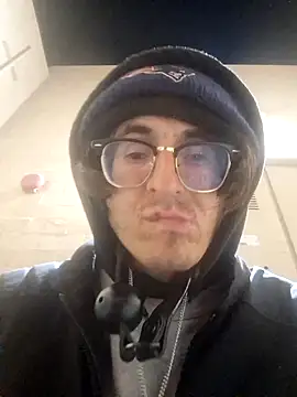 Snapshot of shaved chatting on November 25, 6:13 am shaved online show from November 25, 6:13 am