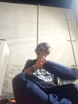 Snapshot of shaved chatting on December 1, 6:40 am shaved online show from December 1, 6:40 am