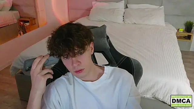 cute thomas online show from December 16, 12:04 am