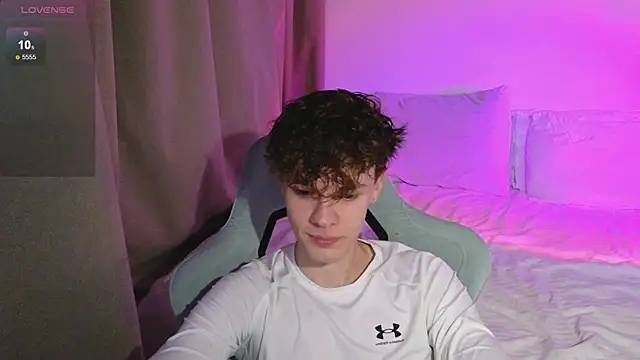 Snapshot of cute_thomas chatting on May 9, 6:57 pm cute thomas online show from May 9, 6:57 pm