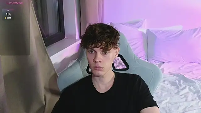 Snapshot of cute_thomas chatting on May 17, 8:05 pm cute thomas online show from May 17, 8:05 pm