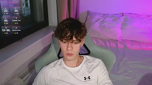 Snapshot of cute_thomas chatting on June 1, 6:42 pm cute thomas online show from June 1, 6:42 pm