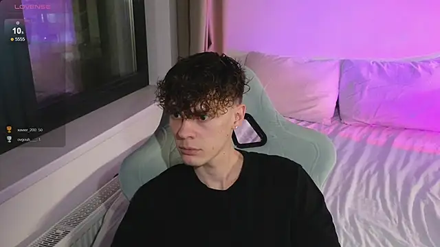 Snapshot of cute_thomas chatting on June 3, 7:41 pm cute thomas online show from June 3, 7:41 pm
