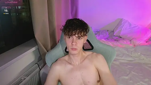 Snapshot of cute_thomas chatting on June 6, 8:46 pm cute thomas online show from June 6, 8:46 pm