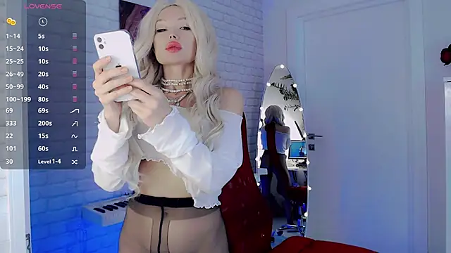 Snapshot of WhiteBunny chatting on January 23, 8:04 am WhiteBunny online show from January 23, 8:04 am