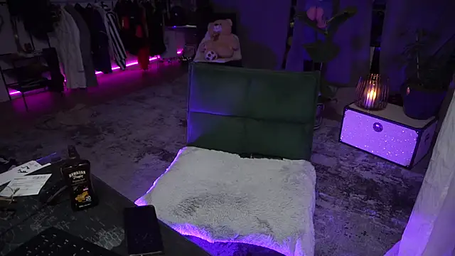 LaraPunkt online show from February 5, 4:36 pm