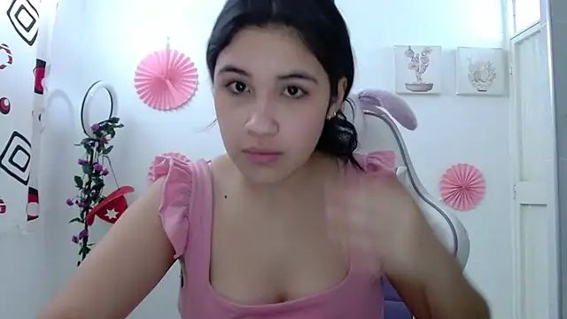 Snapshot of InocentHeaven1 chatting on October 27, 1:04 pm InocentHeaven1 online show from October 27, 1:04 pm