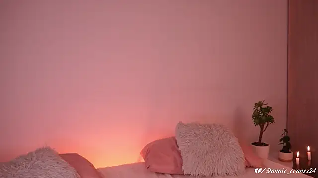 Snapshot of annie24_evans chatting on March 19, 11:57 pm annie24 evans online show from March 19, 11:57 pm