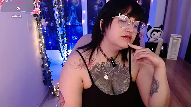  Ali Brinck  online show from December 12, 11:58 pm