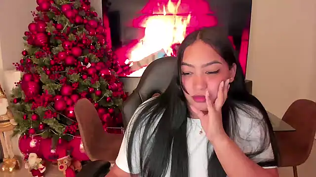 Snapshot of brunetenikole02 chatting on December 18, 3:01 am brunetenikole02 online show from December 18, 3:01 am