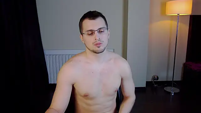 Snapshot of Friend12321 chatting on February 28, 11:45 pm Friend12321 online show from February 28, 11:45 pm