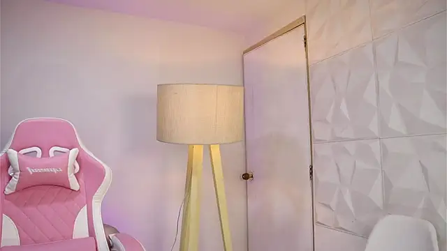 Snapshot of dianebleu chatting on November 7, 4:01 am dianebleu online show from November 7, 4:01 am