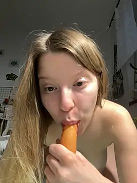 Snapshot of kimczii chatting on May 4, 10:44 am kimczii online show from May 4, 10:44 am