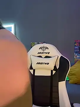 julia fly online show from February 9, 11:58 am