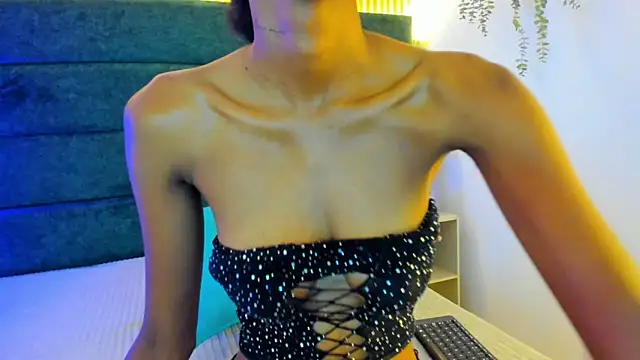 Snapshot of AntonellaaHot chatting on January 10, 11:18 pm AntonellaaHot online show from January 10, 11:18 pm