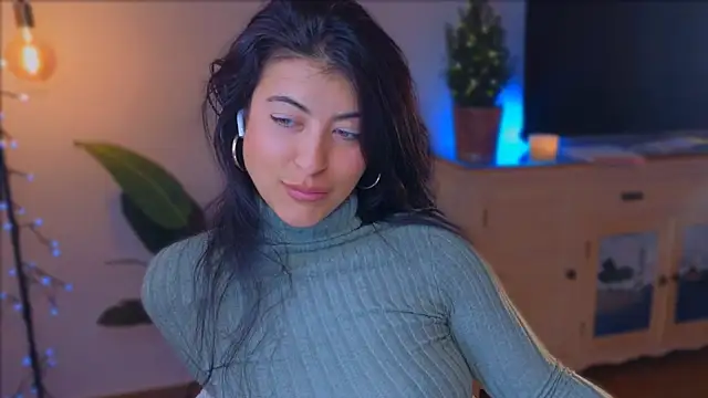 Snapshot of anabelcurvy chatting on December 12, 7:04 pm anabelcurvy online show from December 12, 7:04 pm