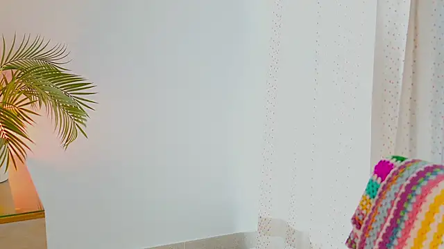 Snapshot of anabelcurvy chatting on December 15, 1:37 pm anabelcurvy online show from December 15, 1:37 pm