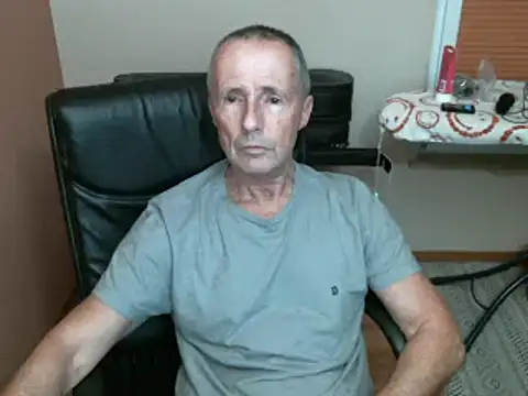 Snapshot of olibrius71 chatting on January 19, 2:36 am olibrius71 online show from January 19, 2:36 am