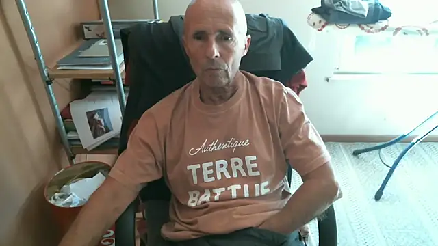 Snapshot of olibrius71 chatting on October 7, 11:40 am olibrius71 online show from October 7, 11:40 am