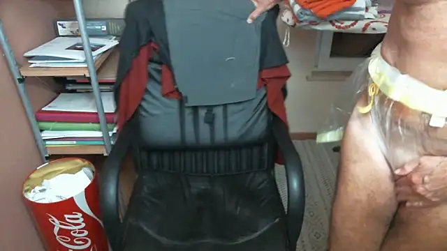 Snapshot of olibrius71 chatting on October 19, 9:37 pm olibrius71 online show from October 19, 9:37 pm