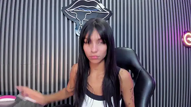 LauraAristizabal online show from February 3, 7:21 pm