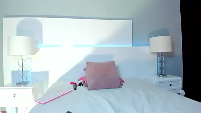 LauraAristizabal online show from February 8, 5:08 pm