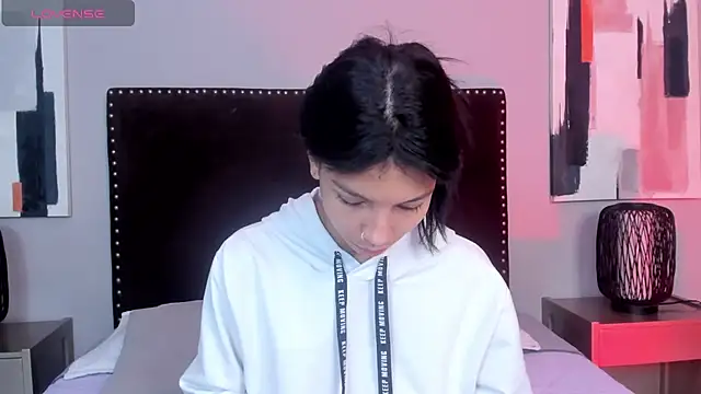 LauraAristizabal online show from March 14, 12:40 pm