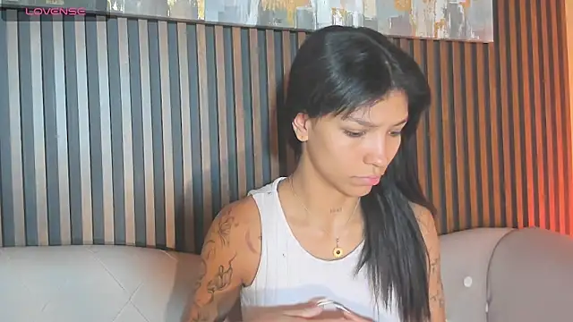 LauraAristizabal online show from October 5, 12:36 pm