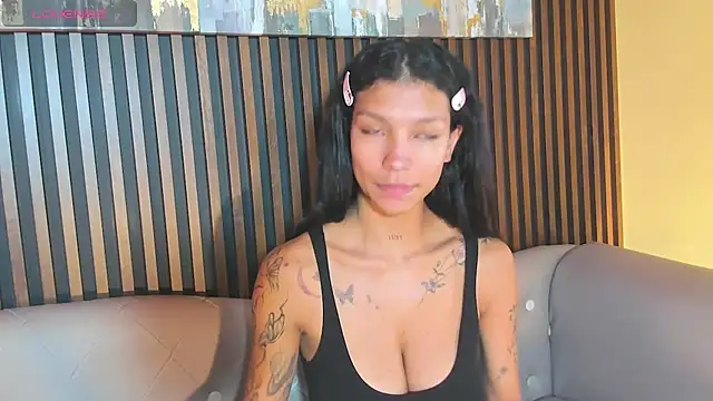 LauraAristizabal online show from October 15, 12:38 pm