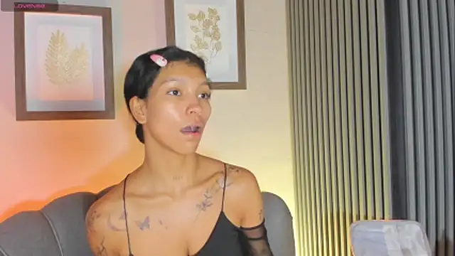 LauraAristizabal online show from November 2, 12:40 pm