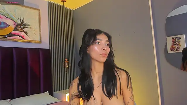 LauraAristizabal online show from June 3, 2:33 pm