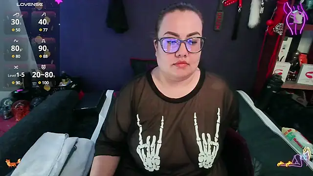 Snapshot of foxbell_lt chatting on December 18, 3:04 am foxbell lt online show from December 18, 3:04 am