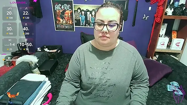 Snapshot of foxbell_lt chatting on January 11, 12:01 am foxbell lt online show from January 11, 12:01 am