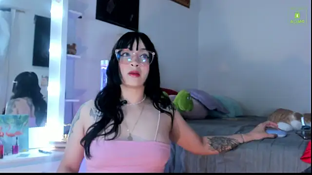 Snapshot of miaa-lee chatting on November 18, 1:44 am miaa-lee online show from November 18, 1:44 am