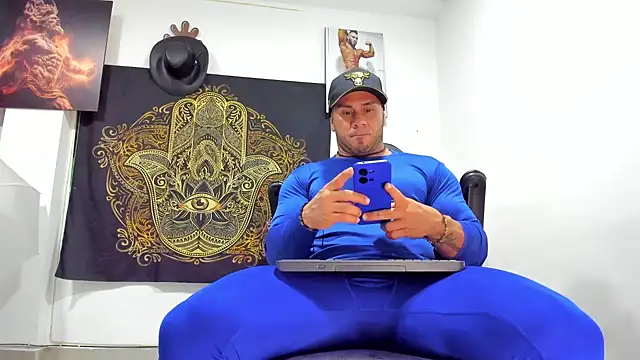 Snapshot of LOGAN_WHITTERS01 chatting on February 18, 3:53 am LOGAN WHITTERS01 online show from February 18, 3:53 am