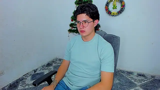Snapshot of patrik_027 chatting on December 3, 10:40 pm patrik 027 online show from December 3, 10:40 pm