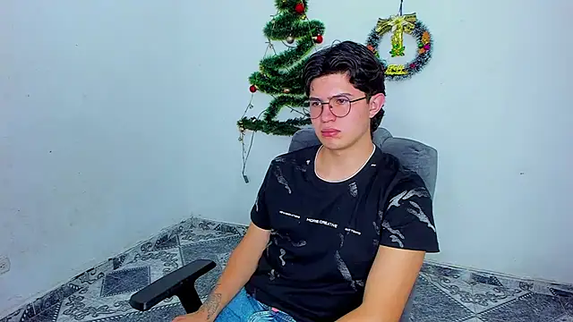 Snapshot of patrik_027 chatting on December 5, 12:08 am patrik 027 online show from December 5, 12:08 am