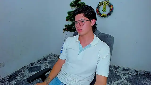 Snapshot of patrik_027 chatting on December 5, 3:50 pm patrik 027 online show from December 5, 3:50 pm